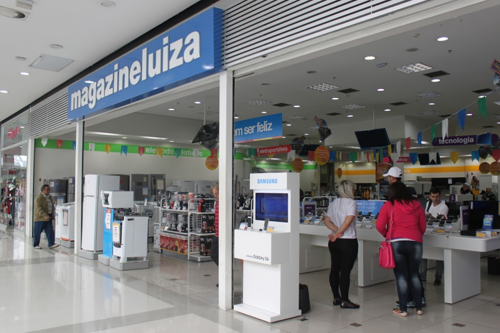 MgazineVocê é a Plataforma Oficial da grande varejista brasileira Magazine Luiza. A empresa possui 64 anos, cerca de 20 mil funcionários, espalhados por 826 lojas em 16 estados do Brasil.