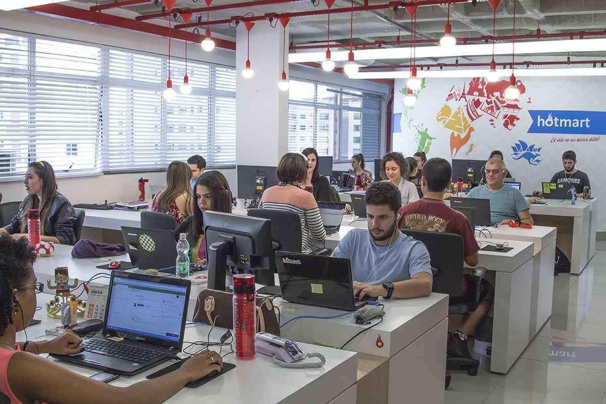 Pode ficar tranquilo: a Hotmart é Confiável. Trata-se de uma empresa sólida, fundada em em 2011 pelo empreendedor João Pedro, e que hoje conta com mais de 200 funcionários no Brasil.